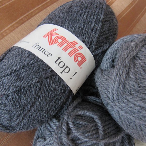 Lot of 4 sks Gray Yarn, Wool Blend, 50g each - Picture 3 of 4